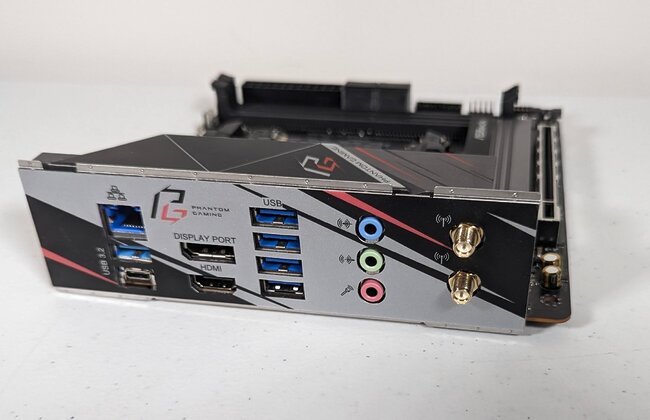 ASRock B550 Phantom Gaming-ITX Rear IO