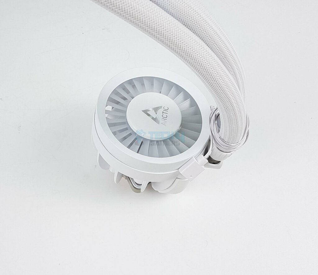 Arctic Liquid Freezer - 240 White ARGB - Pump Cover 1