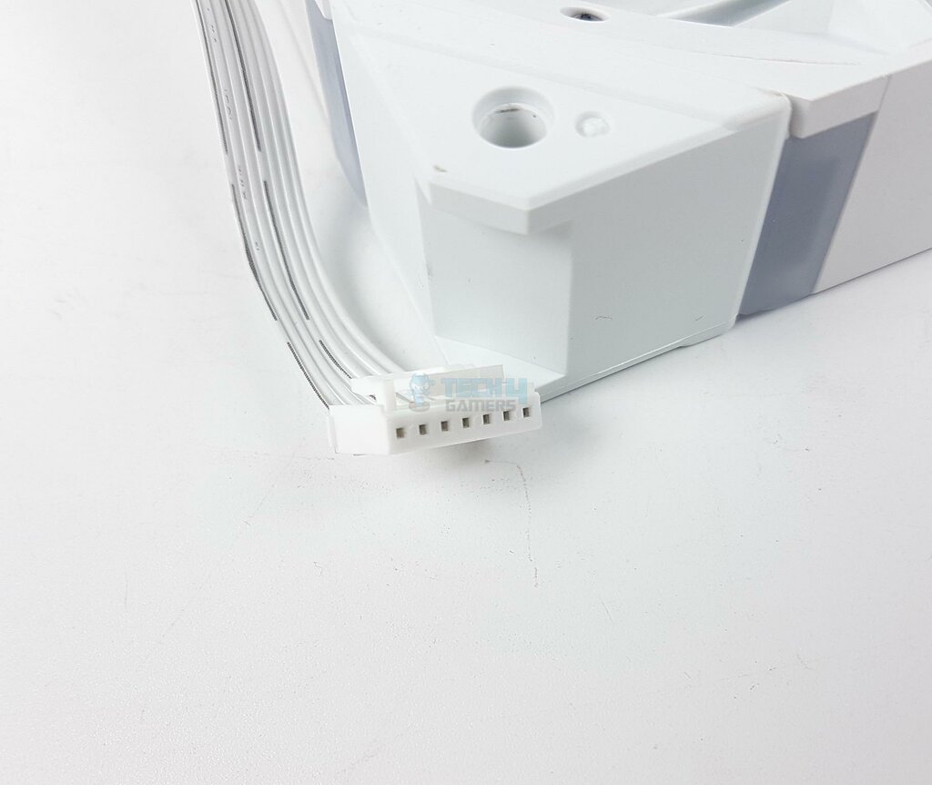 Valkyrie - SYN360 White - Fan Connector 1