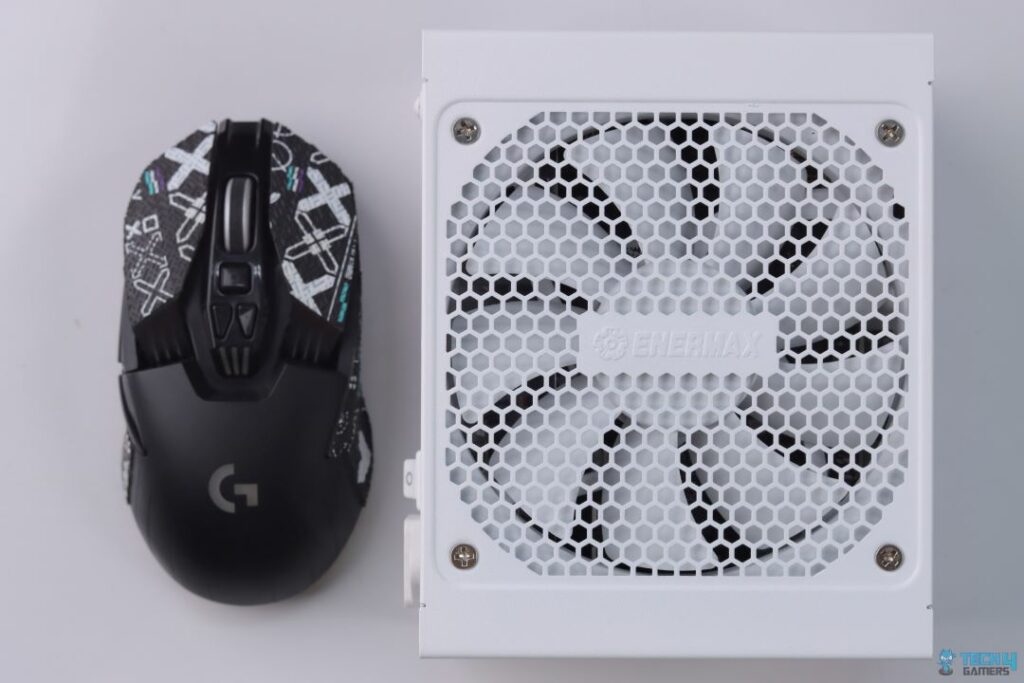 Enermax D.F 12 Revolution 850W White Gold 2 - Size comparison with Logitech G903