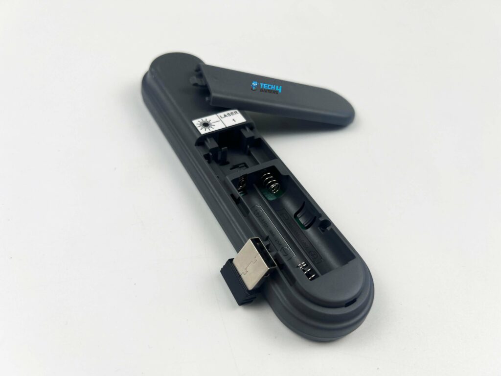 Remote's Dongle and Battery Compartment (Image By Tech4Gamers)
