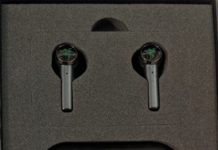 Unboxing the Razer Hammerheads. (Image by Tech4Gamers)