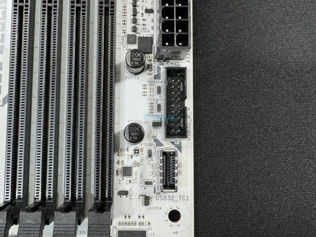 ASRock X870 Steel Legend WiFi USB connectors