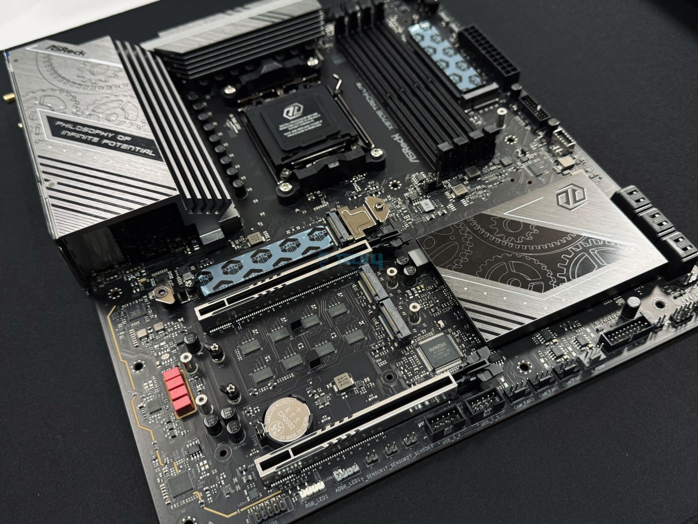 ASRock X870E Taichi Lite PCIe slots