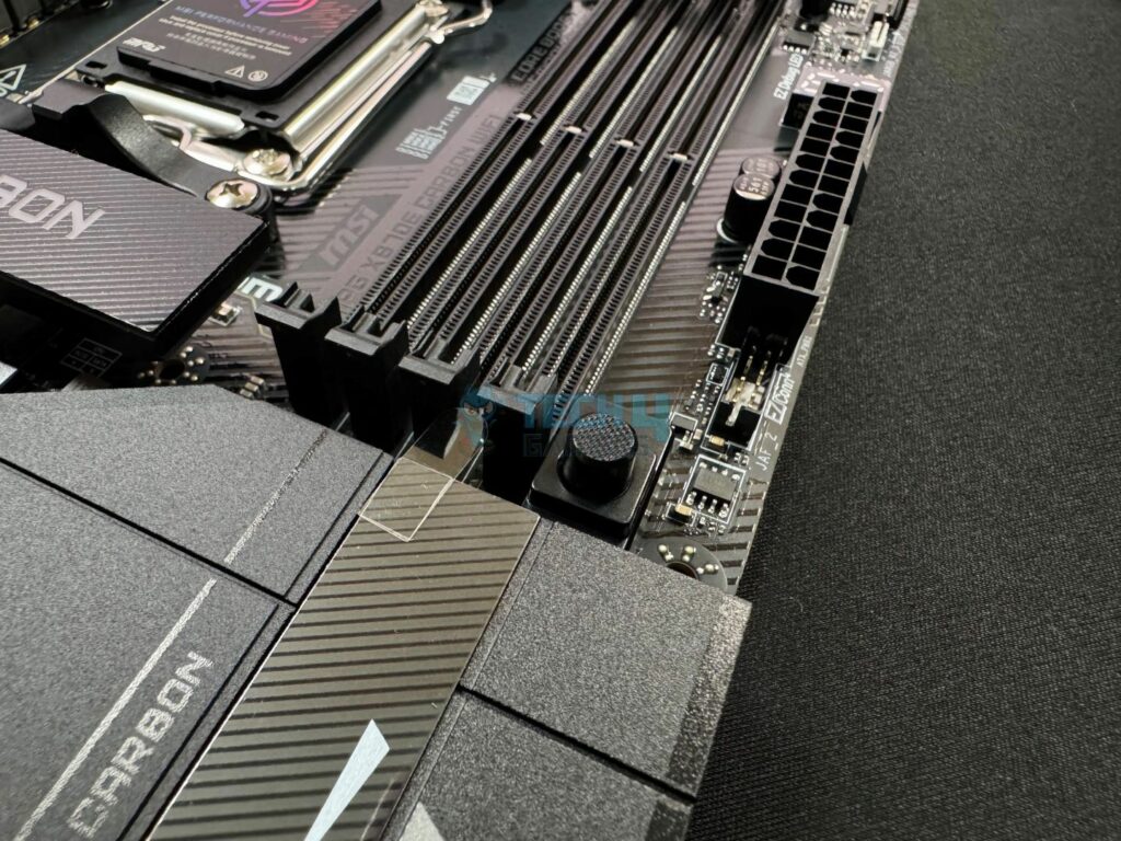 MSI MAG X870E Carbon WiFi - EZ PCIe Release Button