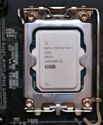 Intel Core Ultra 5 245K installed in socket