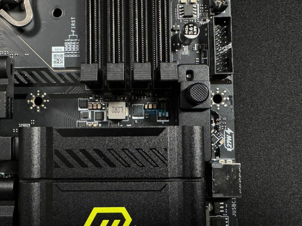 MSI MAG X870 Tomahawk WiFi PCIe release button 