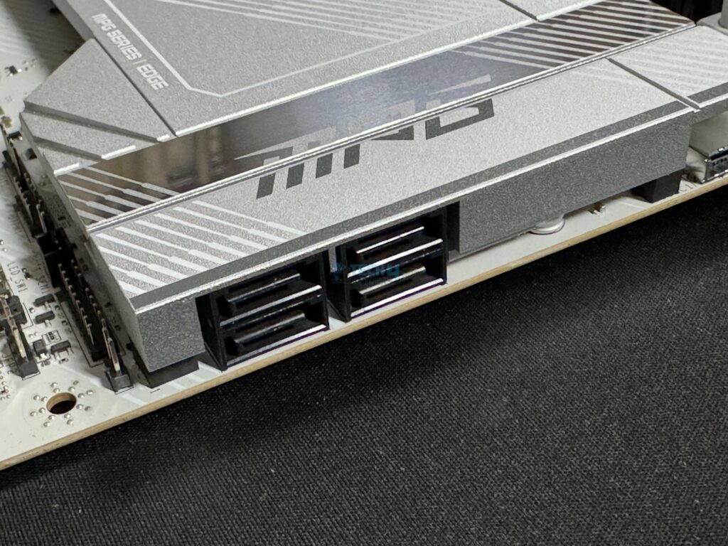 MSI MPG Z890 Edge Ti WiFi SATA connectors