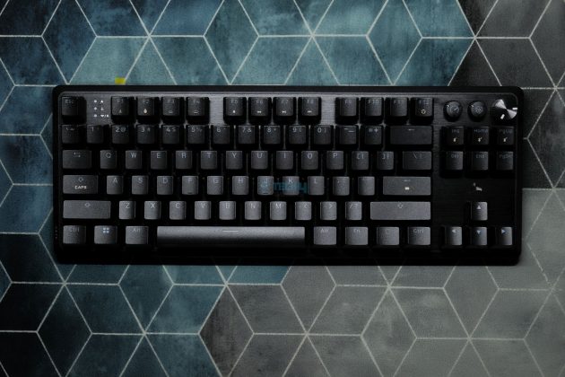 Corsair K70 Core TKL - Front