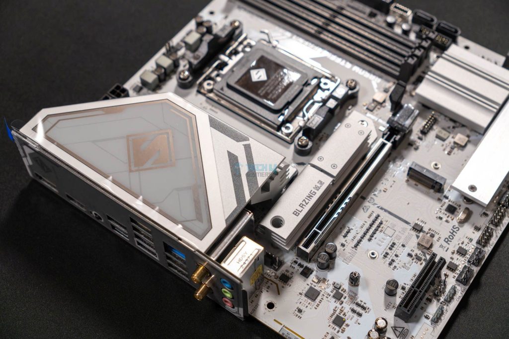 ASRock B850M Steel Legend WiFi- Rear IO Heatsink