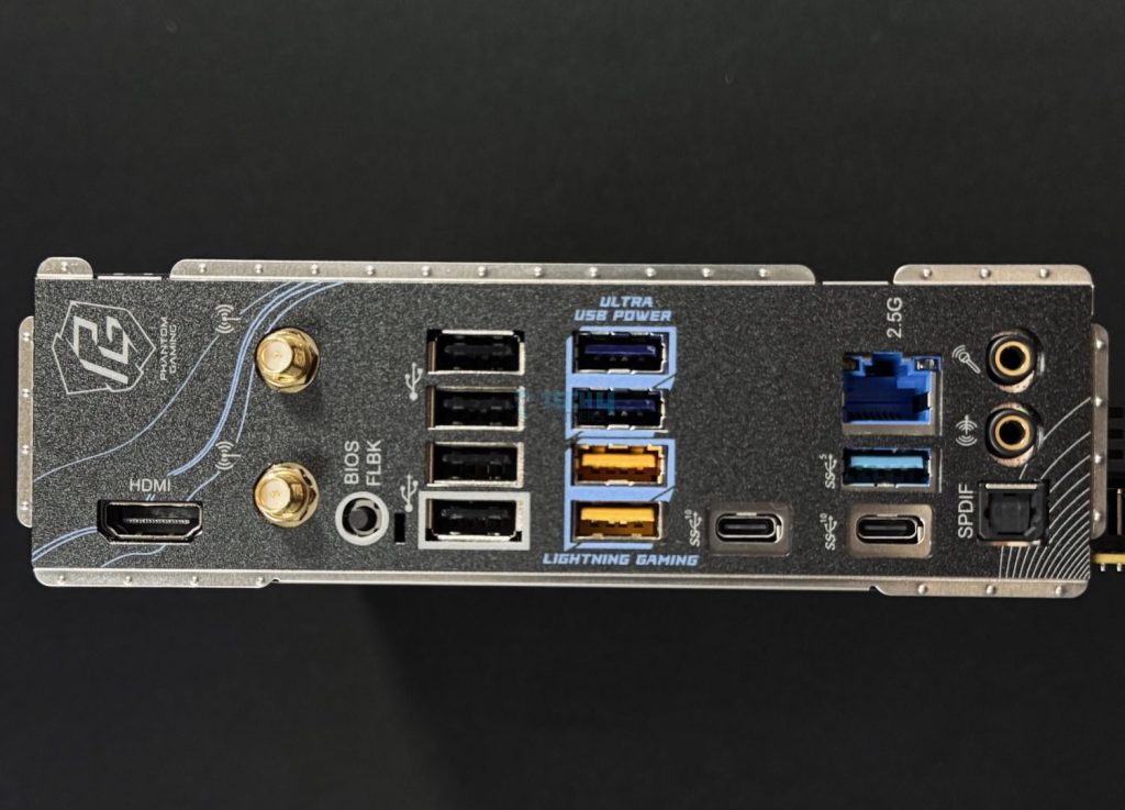 Rear I/O panel connections