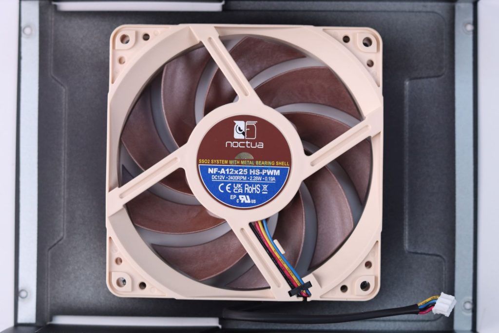 Seasonic TX-1600 Noctua Edition Titanium - 2b - Noctua Fan 2