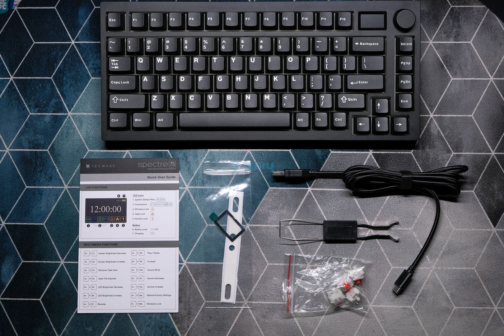 Everything you get with the Tecware Spectre 75