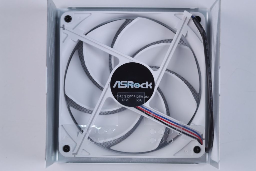 ASRock SL1000GW Gold - 11 - 135mm HDB Fan