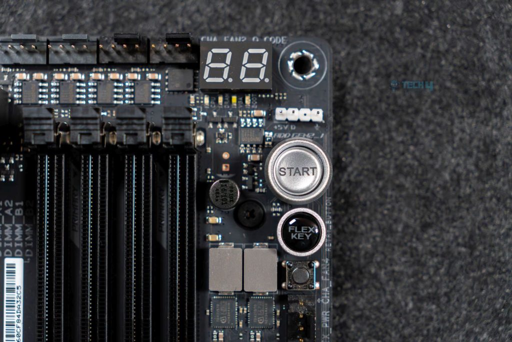 ASUS ROG Crosshair X870E Hero - debug code LED panel