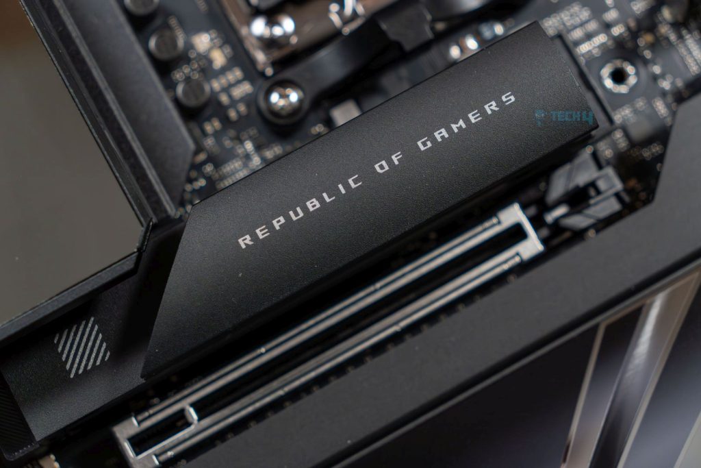 ASUS ROG Crosshair X870E Hero - primary M.2 heatsink