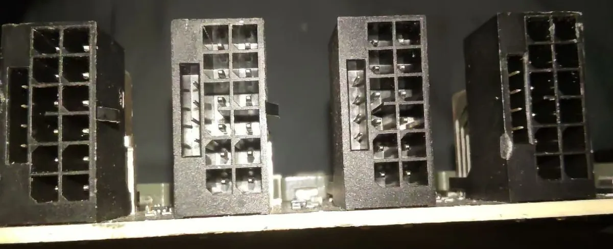 The monstrosity of 4x 16-pin power connectors on the RTX 5090 and RTX 4090's bring-up PCBs. (Image Credits - Chiphell)