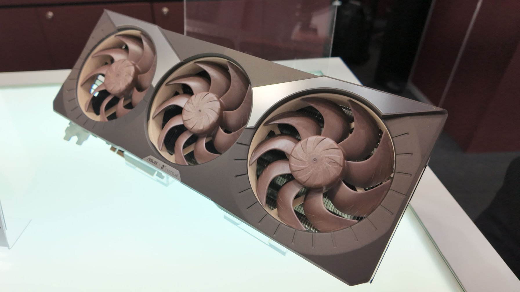ASUS RTX 5080 Noctua design