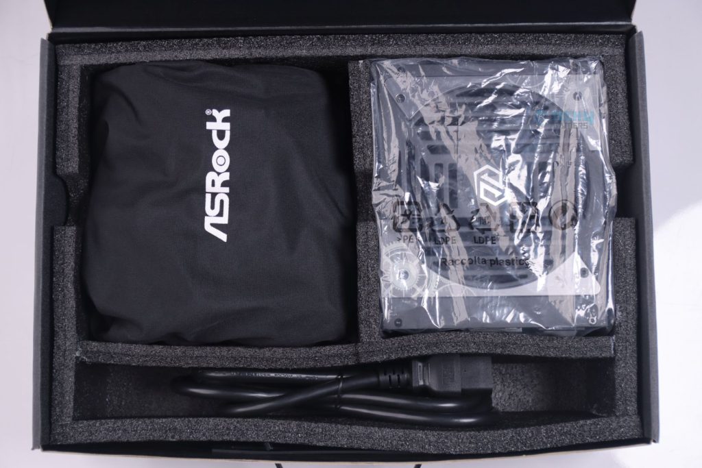 ASRock TC1300T Titanium - Box Open