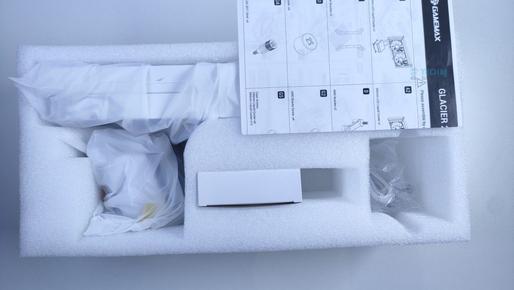 Inside the Box - Game Max Glacier 360