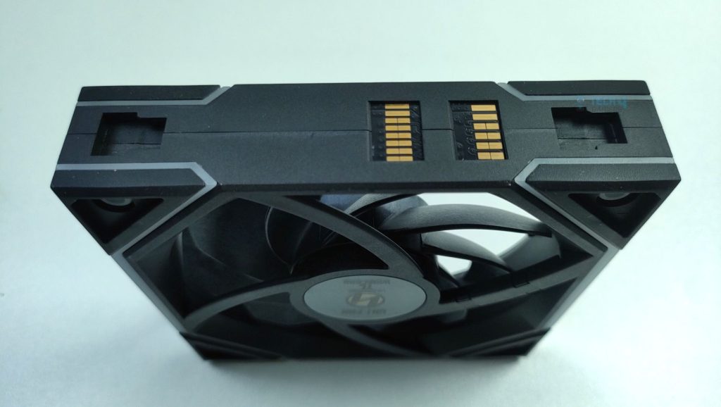 Interlocking Mechanism For Daisy Chain - Lian Li Hydroshift II LCD-S 360TL