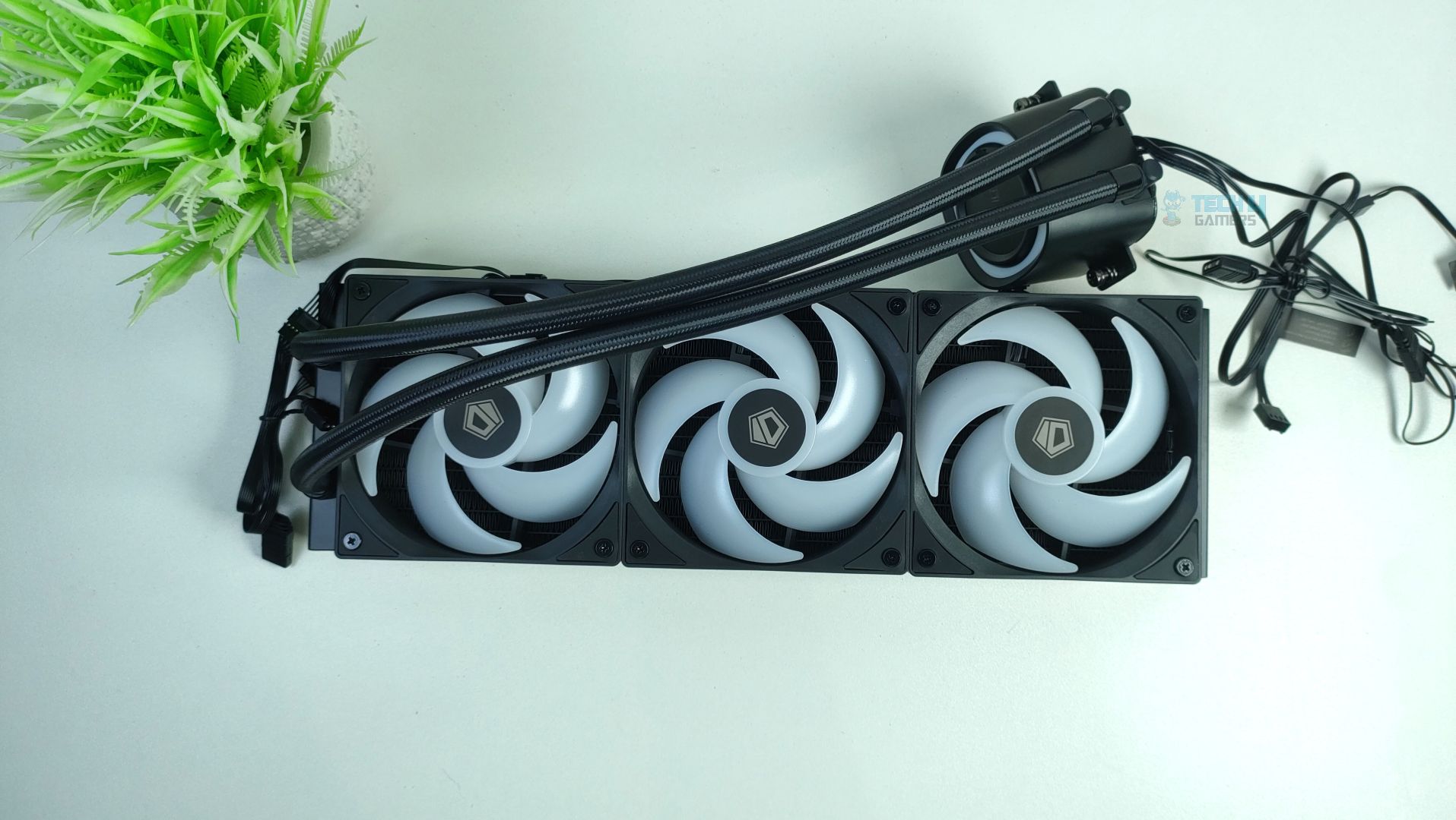 ID Cooling FX360 LCD