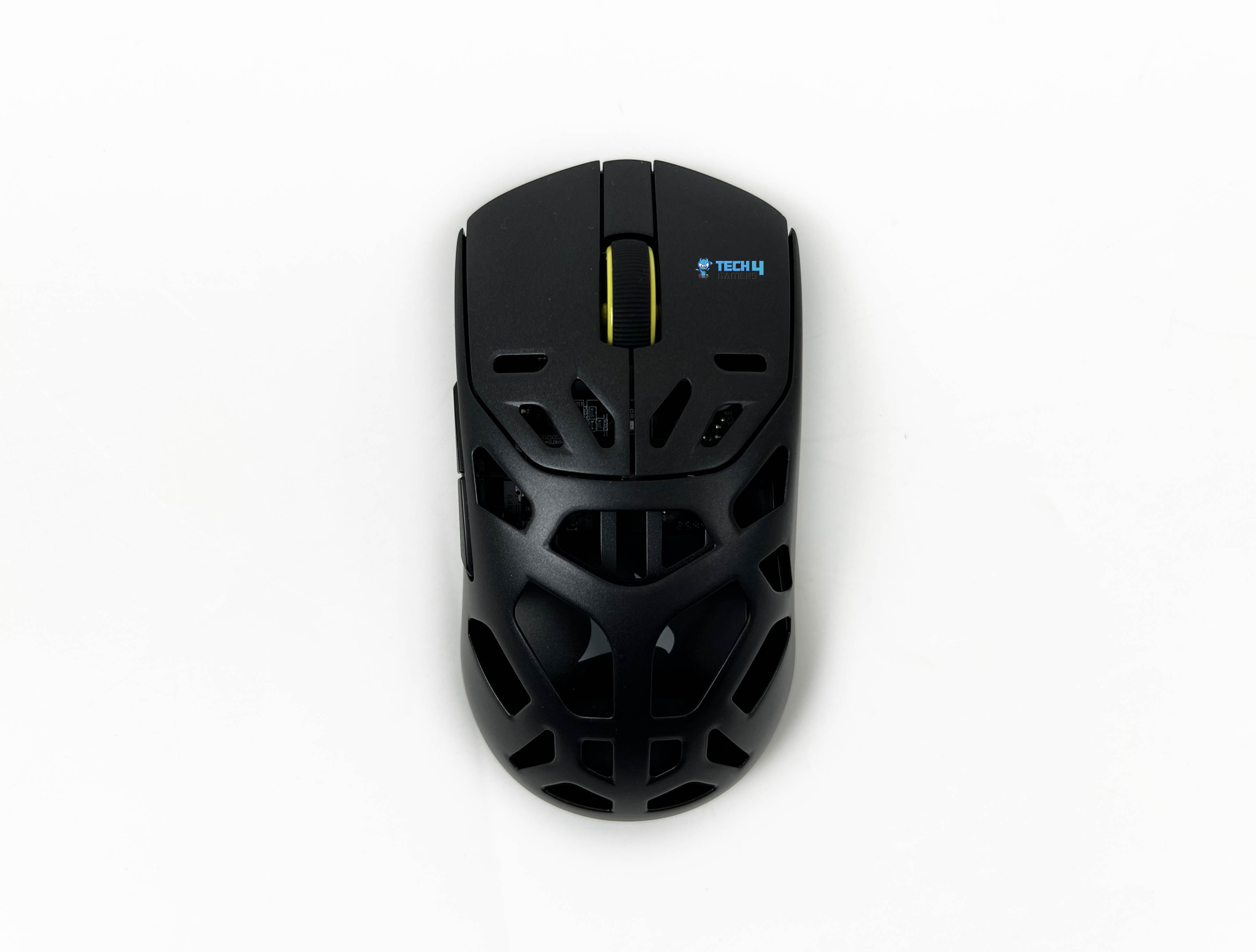 Corsair Sabre v2 Pro Magnesium Alloy Review: The Middle Ground Done Right Design