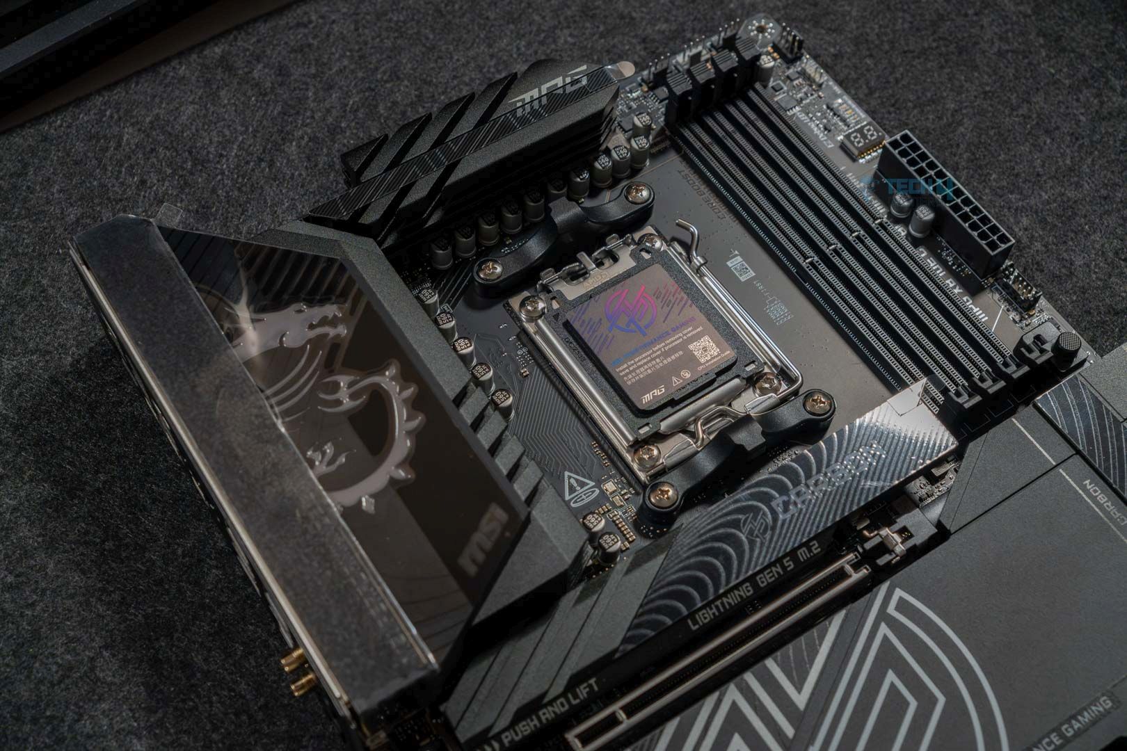 MSI MPG X870E Carbon Max WiFi - VRM & I/O Shield