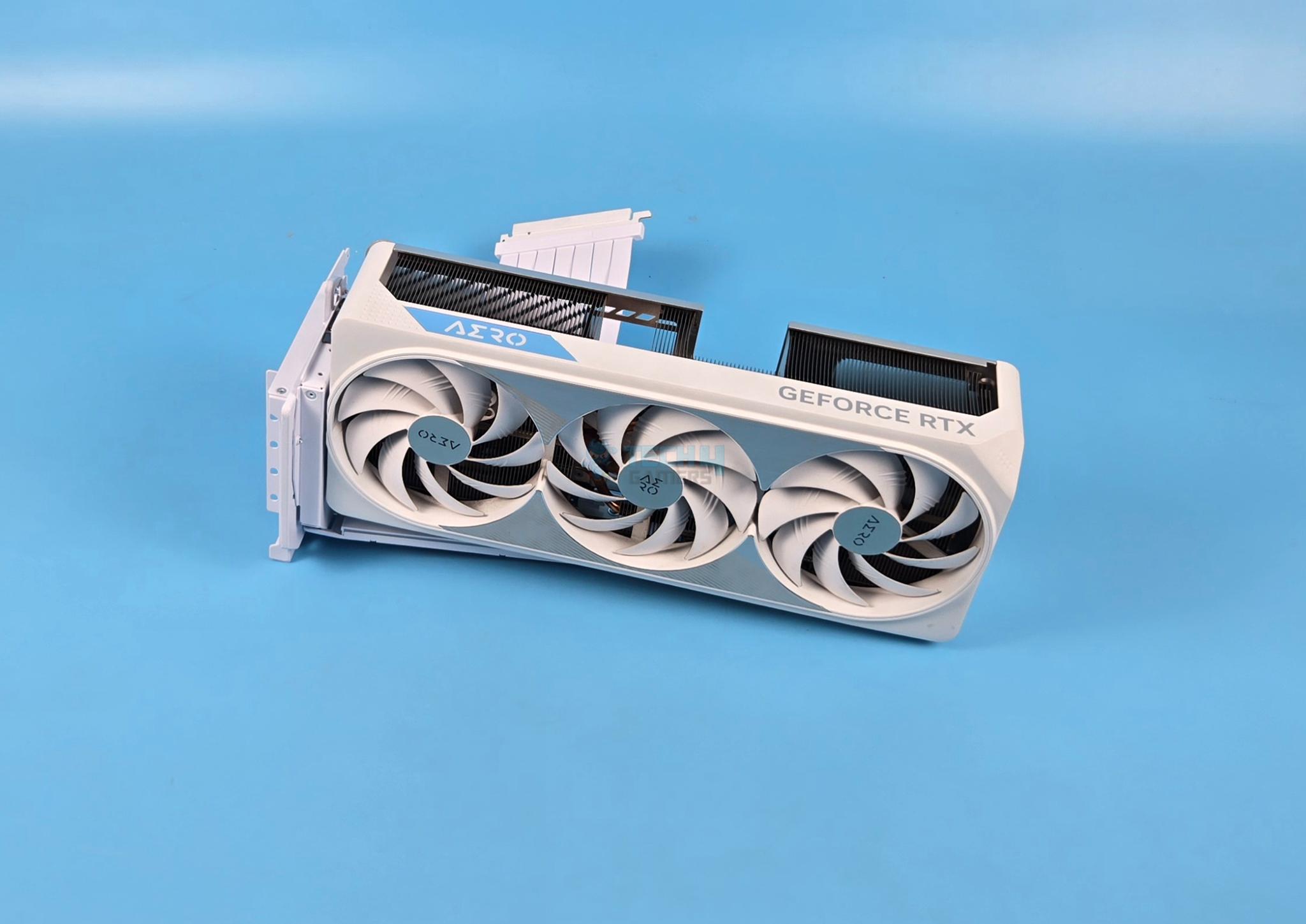 Lian Li Vertical GPU Kit V4 White Review: A Game Changer