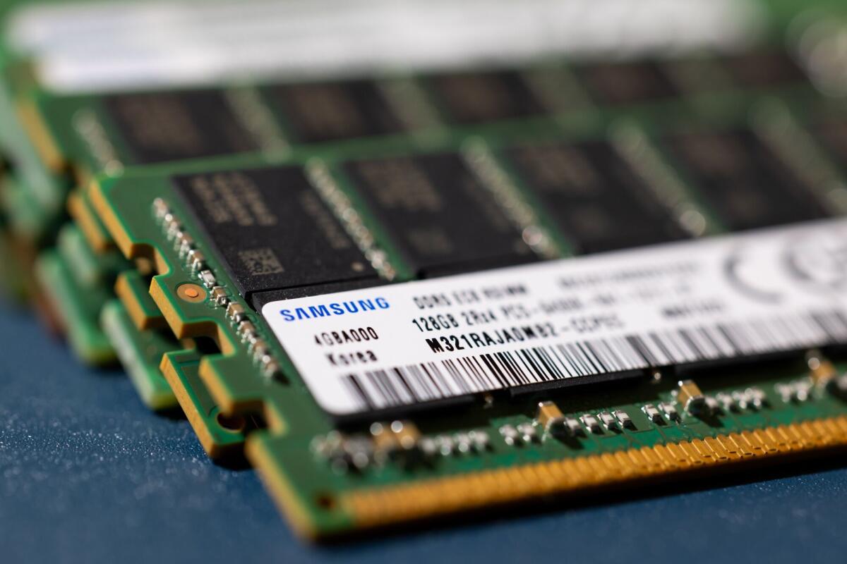 Samsung Warns Global Memory Shortages Will Only Get Worse In 2027 and 2028 Samsung Chips