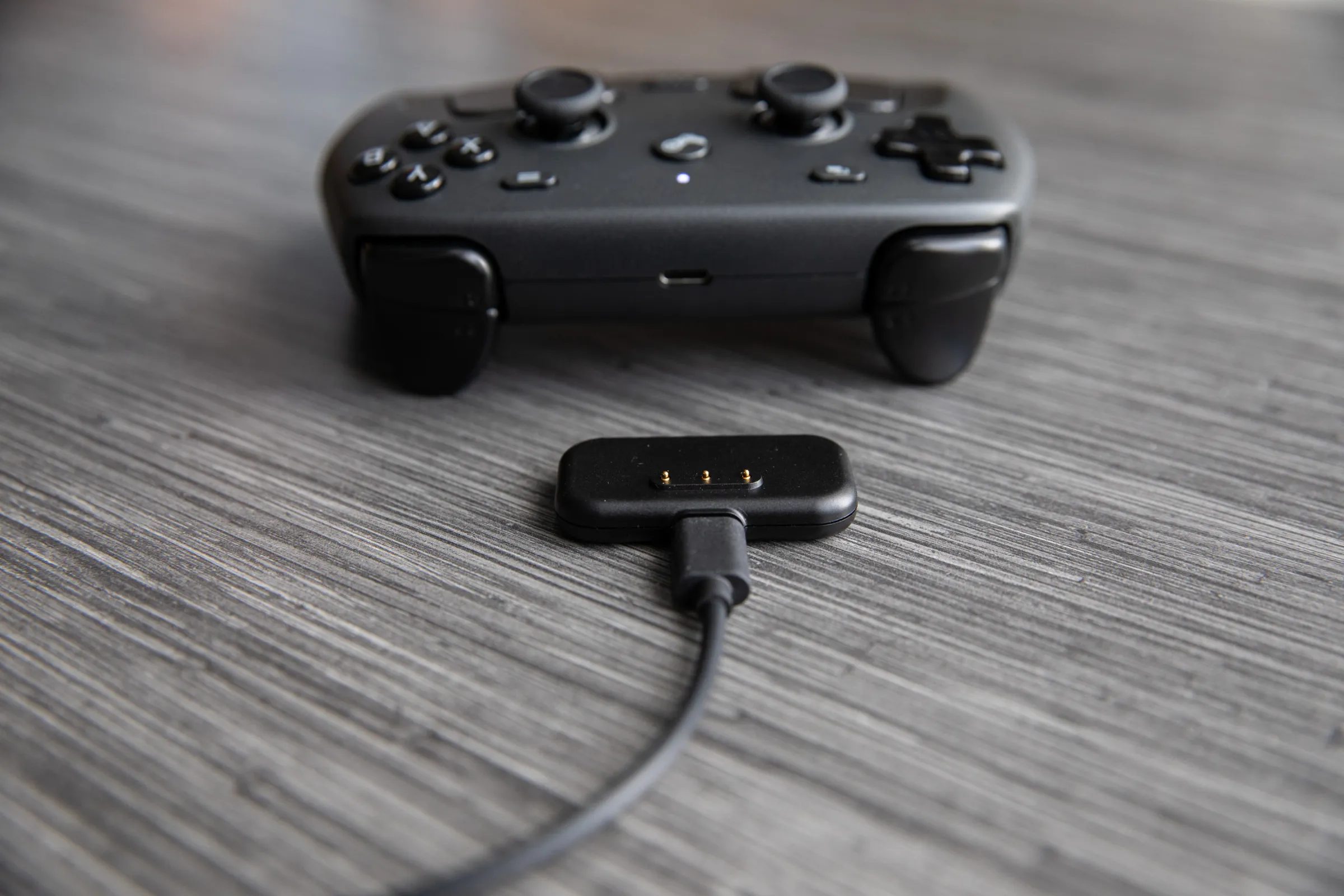 Steam Controller’s Charger Has A Huge Design Flaw, Short Circuit Nearly Sets A User’s House On Fire