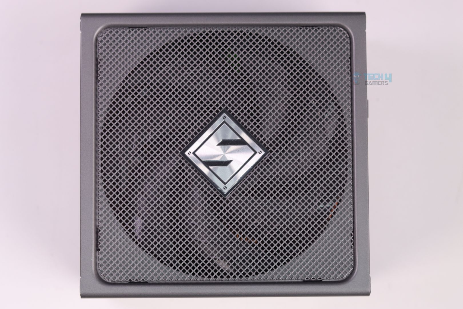ASRock SL-1000P Platinum Review: Making Great Even Better AsRock SL-1000P Platinum - PSU Front Fan Grill