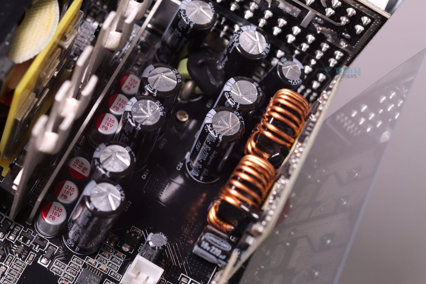 Enermax Revolution III S 1000W Platinum - 3b Electrolytic Filtering Capacitors from Rubycon