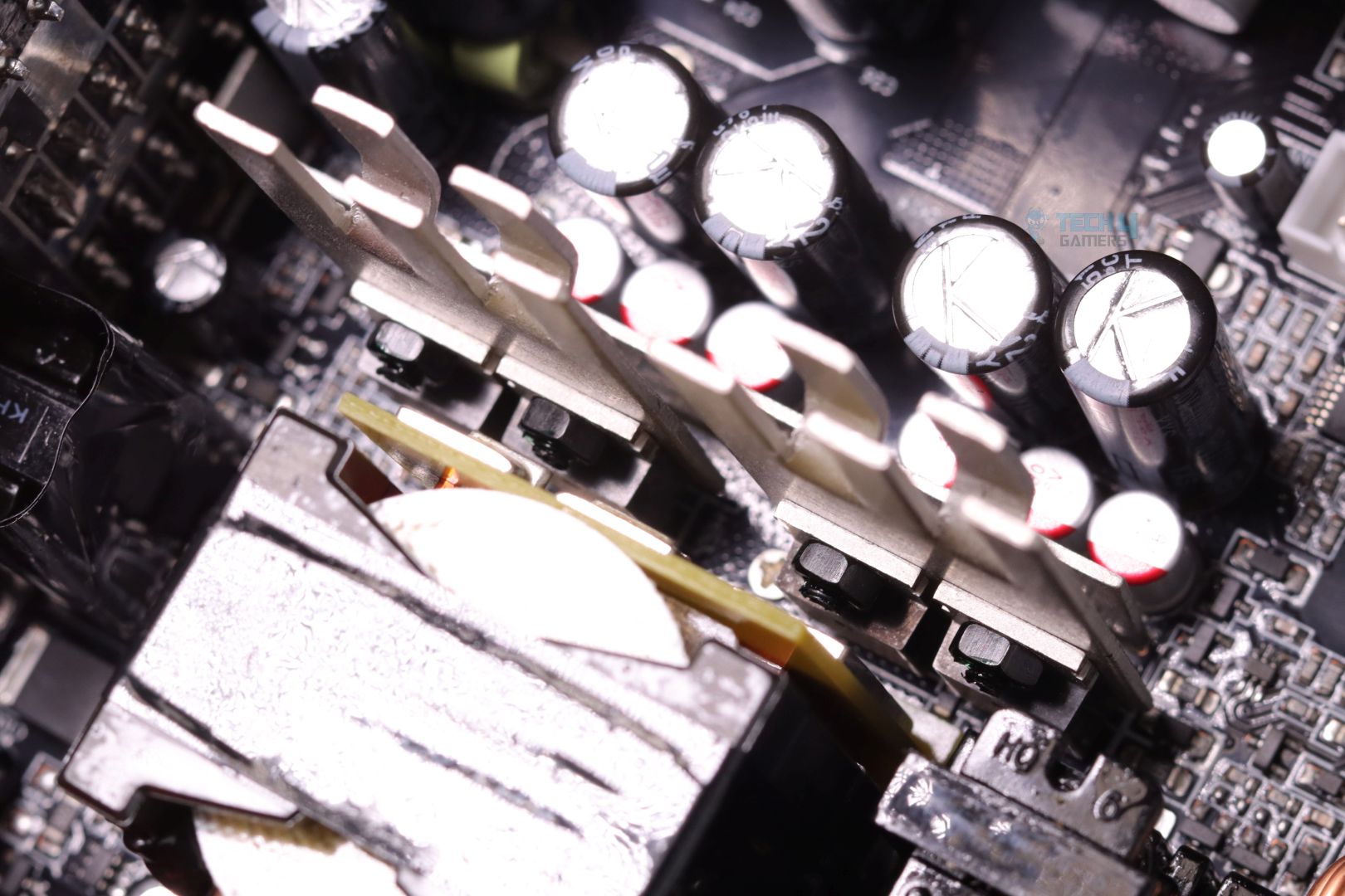 Enermax Revolution III S 1000W Platinum - 5 - 12V Rail MOSFETs