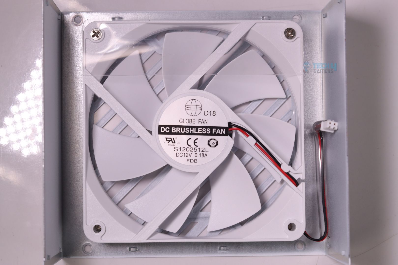 Enermax Revolution III S 1000W Platinum - 7 - 120mm FDB Fan by Globe Fan