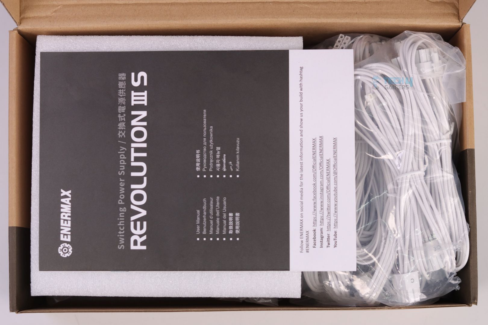 Enermax Revolution III S 1000W Platinum - PSU Box Open 1