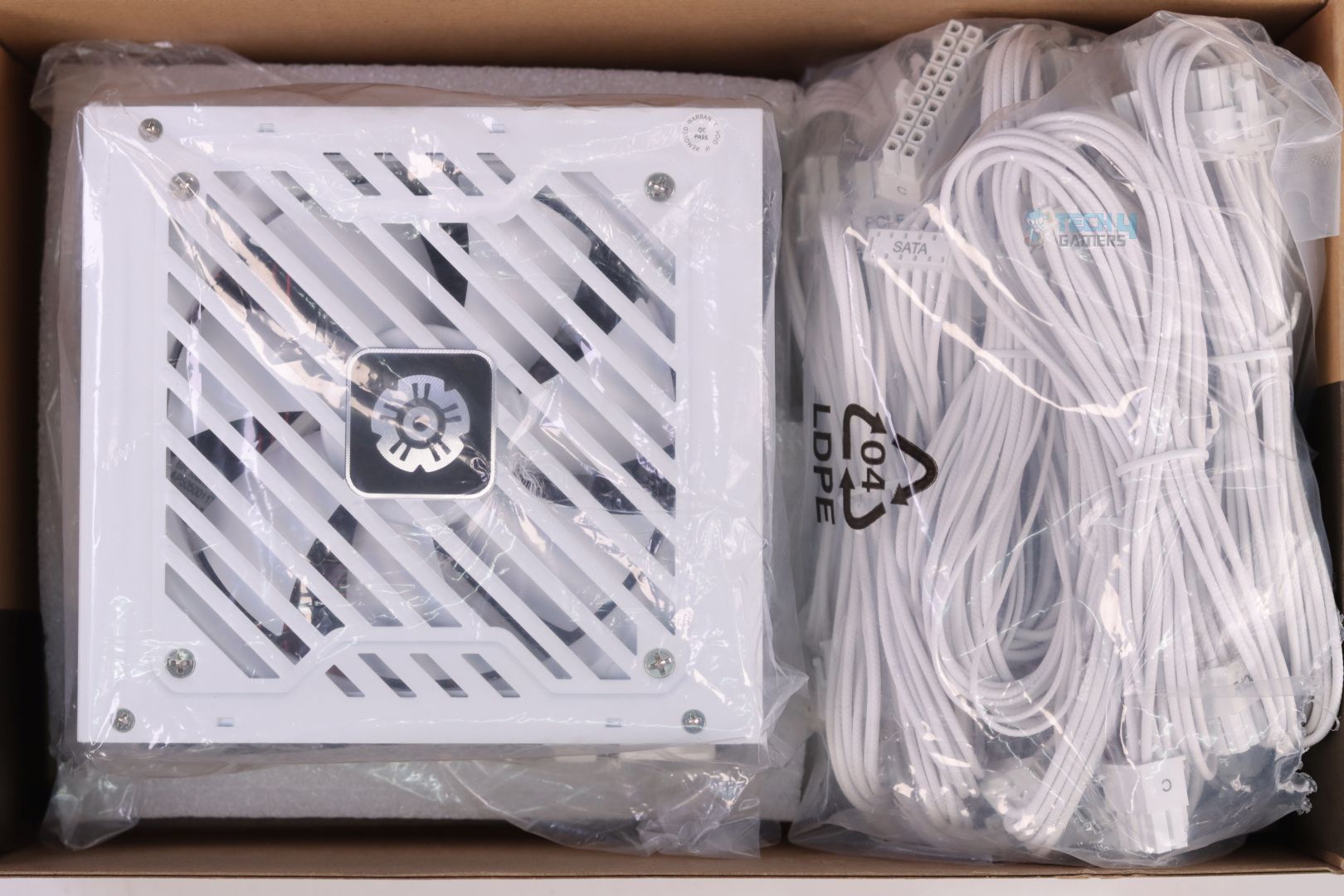 Enermax Revolution III S 1000W Platinum - PSU Box Open 2