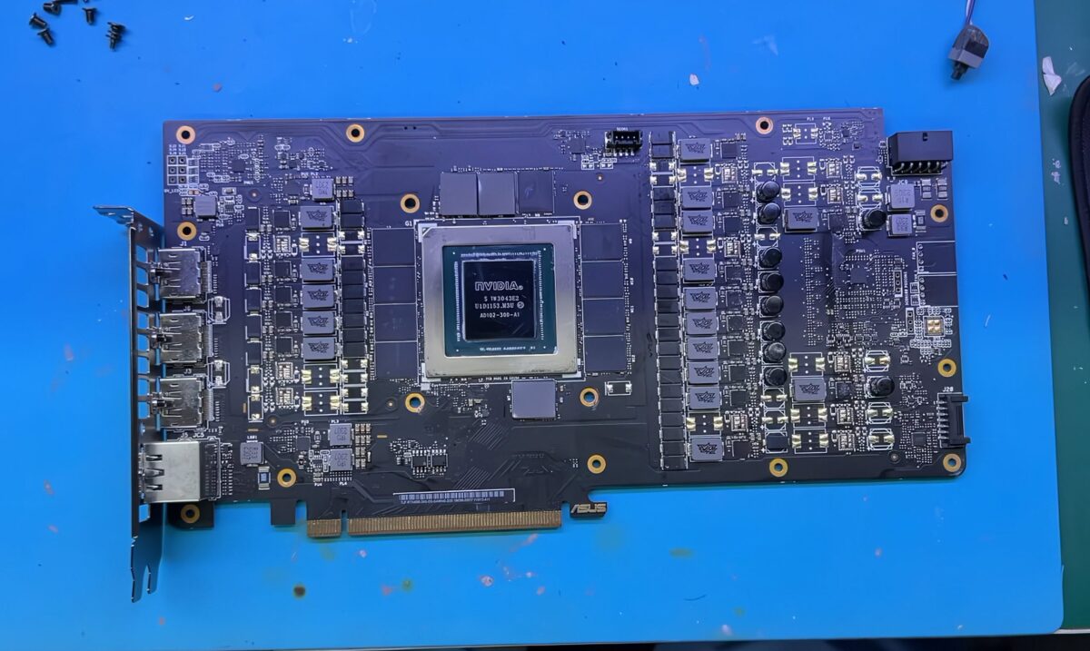 Scammers Are Now Putting Plastic GPUs and Scrap Memory in NVIDIA RTX Graphics Cards RTX 4090 scam