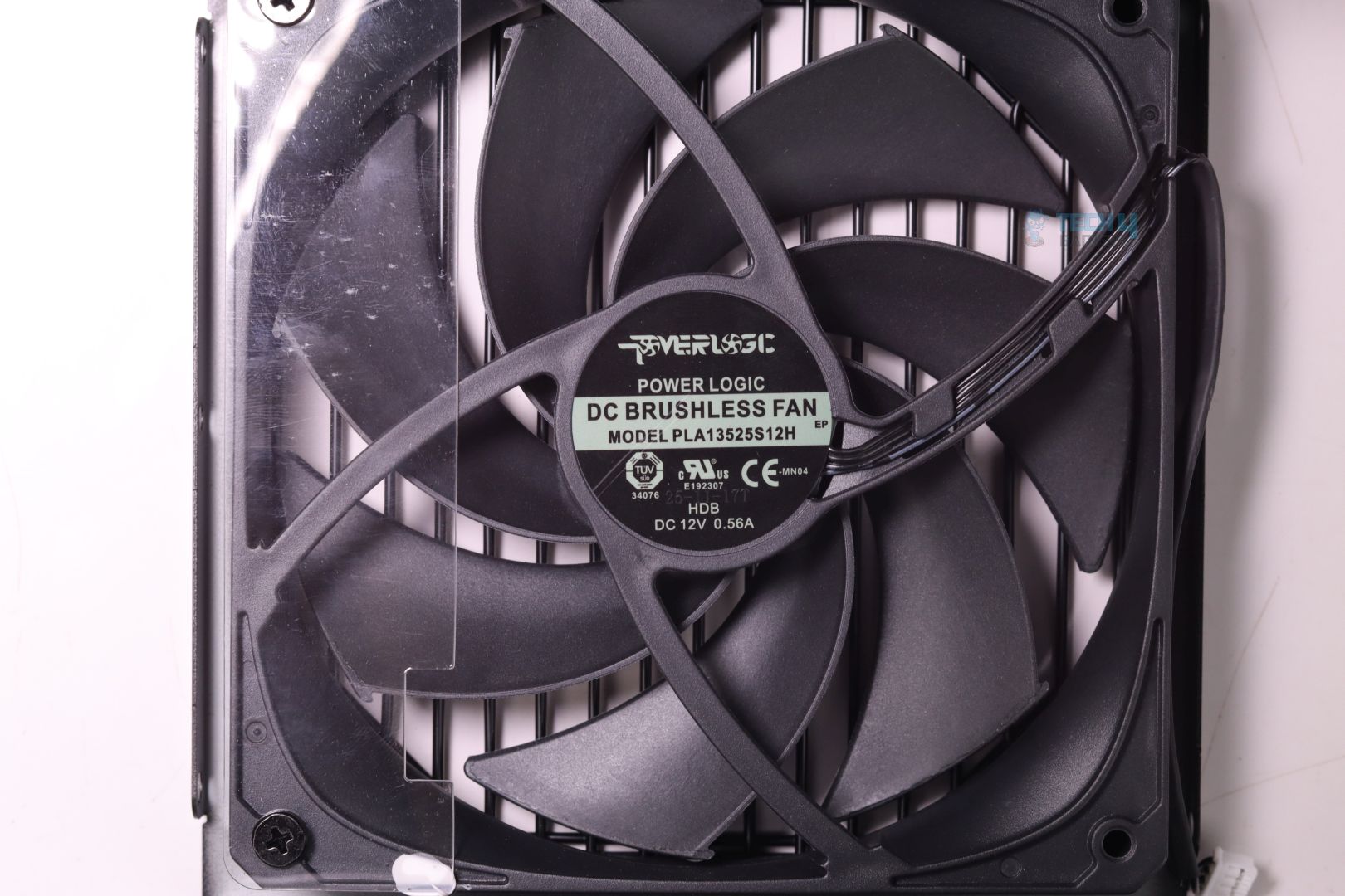 MSI A1200PLS Platinum - 6 - 135mm FDB Fan from Power Logic