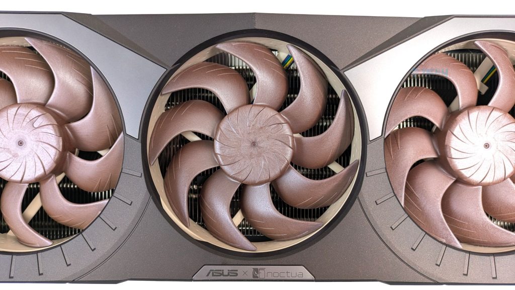 Close Look at the fans (Noctua NF-A12x25 G2)