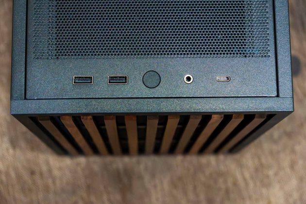 Top I/O - Lian Li B4-mATX